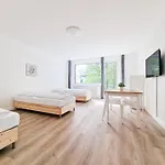 Διαμέρισμα Tolstov - Monteurwohnungen - 3 Schlafzimmer - Kueche - Balkon - Waschmaschine - 25 Min Zur Messe Dus
