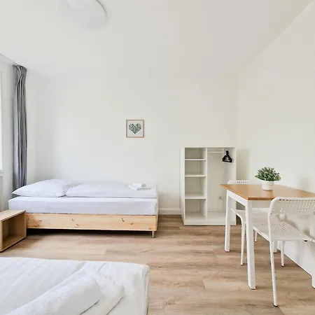 Apartment Raj Living - Monteurwohnungen - 3 Schlafzimmer - Kueche - Balkon - Waschmaschine - 25 Min Zur Messe Dus