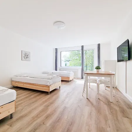 Apartment Raj Living - Monteurwohnungen - 3 Schlafzimmer - Kueche - Balkon - Waschmaschine - 25 Min Zur Messe Dus