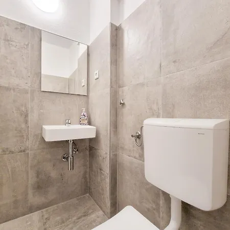 Apartmán Tolstov - Monteurwohnungen - 3 Schlafzimmer - Kueche - Balkon - Waschmaschine Heiligenhaus