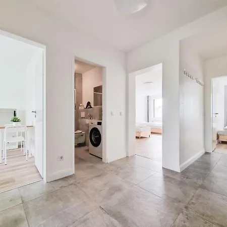 Tolstov - Monteurwohnungen - 3 Schlafzimmer - Kueche - Balkon - Waschmaschine Heiligenhaus