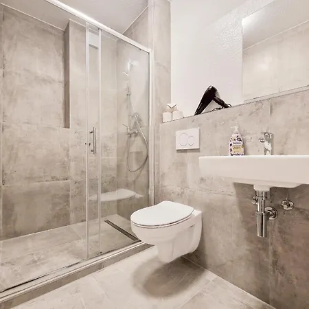 Tolstov - Monteurwohnungen - 3 Schlafzimmer - Kueche - Balkon - Waschmaschine Apartmán *