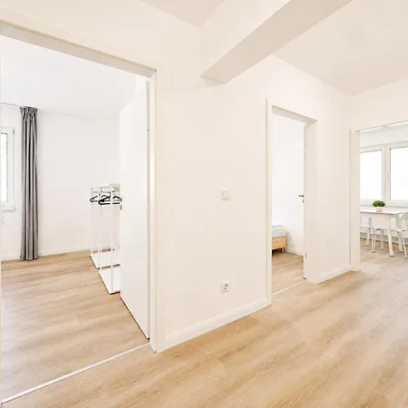 Tolstov - Monteurwohnungen Mit Balkon Und Waschmaschine Apartament Heiligenhaus