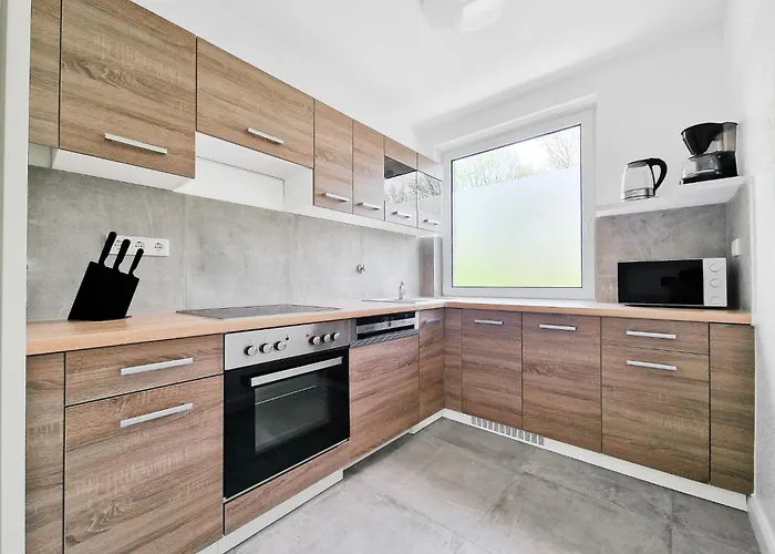 Tolstov - Monteurwohnungen - 3 Schlafzimmer - Kueche - Balkon - Waschmaschine - 25 Min Zur Messe Dus Lejlighed