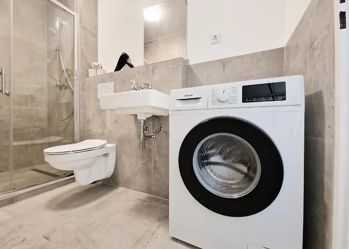 Tolstov - Monteurwohnungen - 3 Schlafzimmer - Kueche - Balkon - Waschmaschine - 25 Min Zur Messe Dus Lejlighed