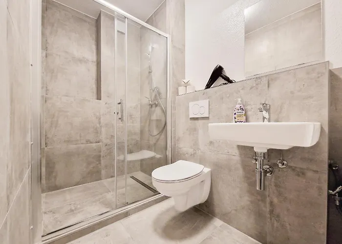 Tolstov - Monteurwohnungen - 3 Schlafzimmer - Kueche - Balkon - Waschmaschine - 25 Min Zur Messe Dus Lejlighed *